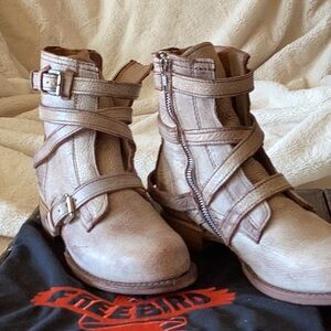 Free bird Raine size 7